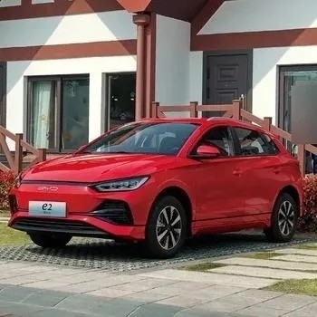 43.2kwh Battery Capacity Electric Car with White Grey Red Blue Colors and 405 Km Range