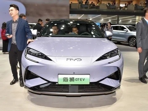 Byd Sea Lion 07 71.8 Kwh Battery Capacity Electric Car with 4830x1925x1620 mm Size