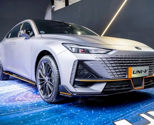 Sedan UNI-K Hot Energy Chinese Auto by Chang prime an 5 Seaters Electric Vehicle